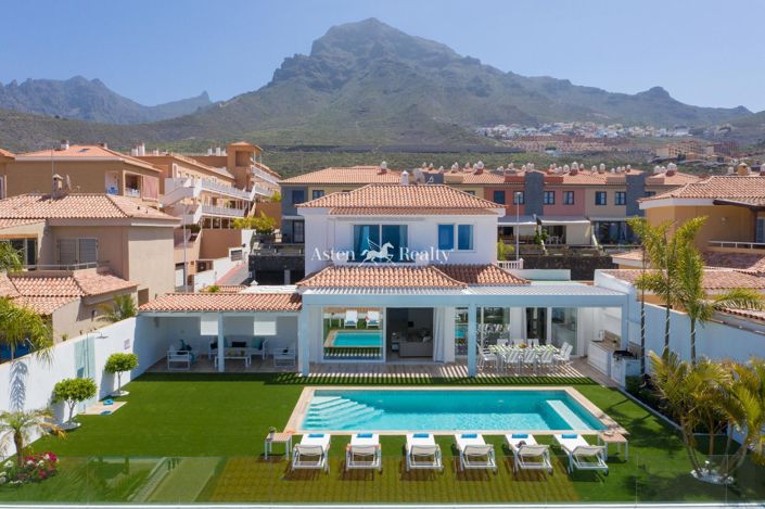 Image No.1-6 Bed Villa for sale