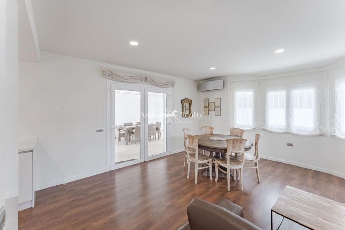 Image No.10-3 Bed Villa for sale