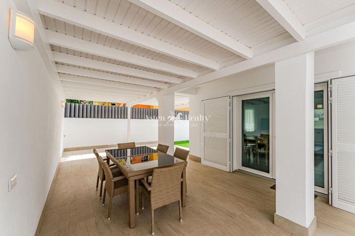 Image No.1-3 Bed Villa for sale