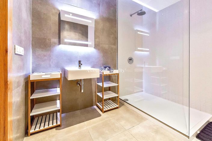 Image No.10-2 Bed Flat for sale