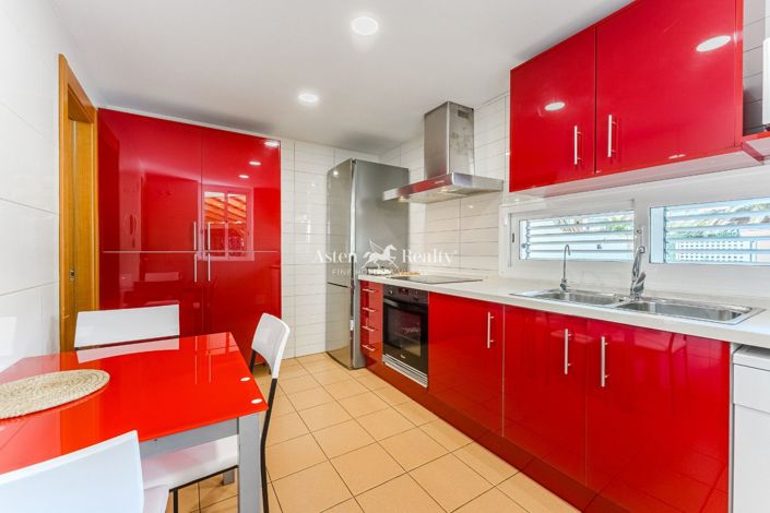 Image No.9-4 Bed House for sale