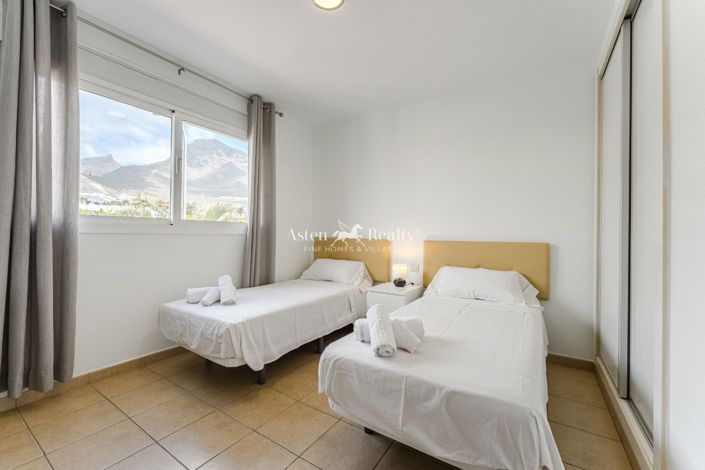 Image No.15-4 Bed House for sale