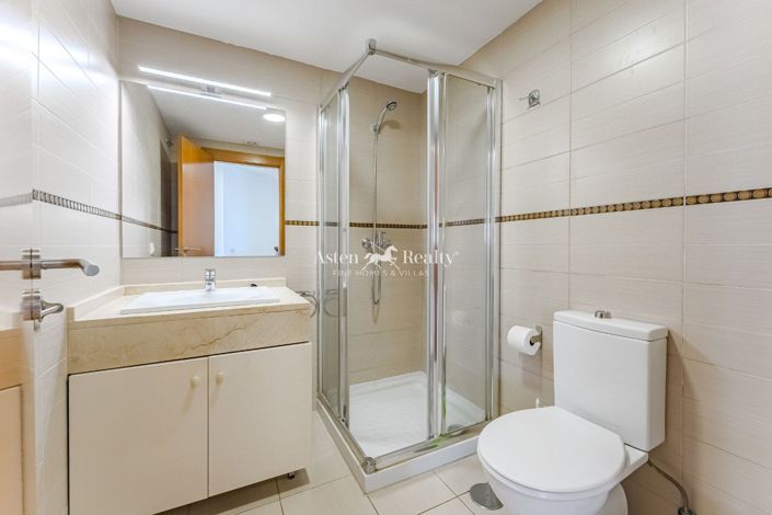 Image No.17-4 Bed House for sale