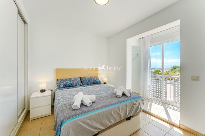 Image No.18-4 Bed House for sale