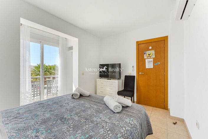 Image No.20-4 Bed House for sale