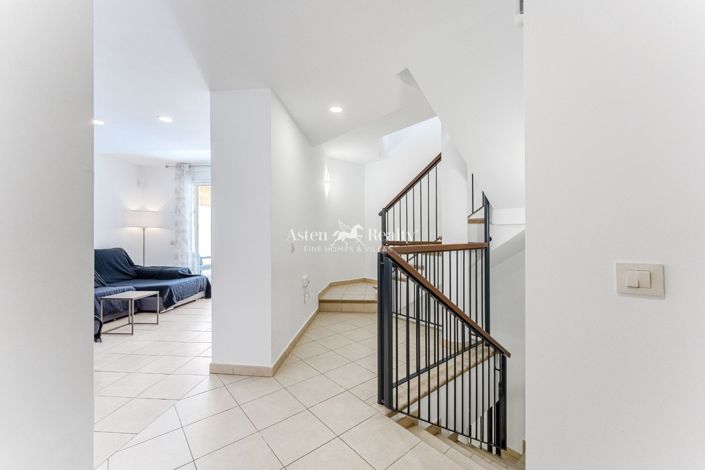 Image No.21-4 Bed House for sale