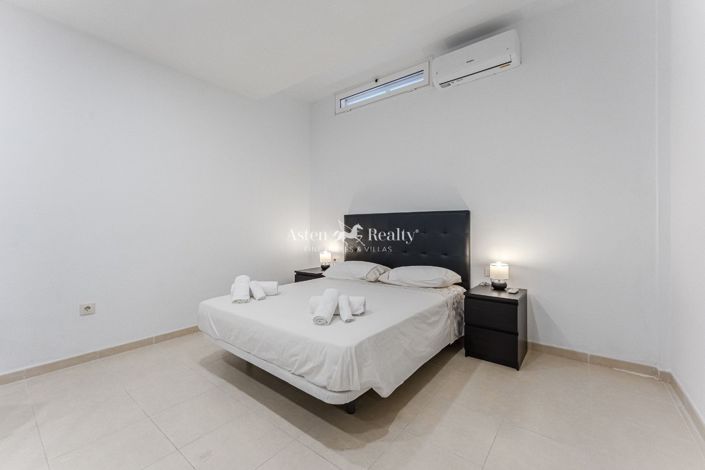 Image No.22-4 Bed House for sale