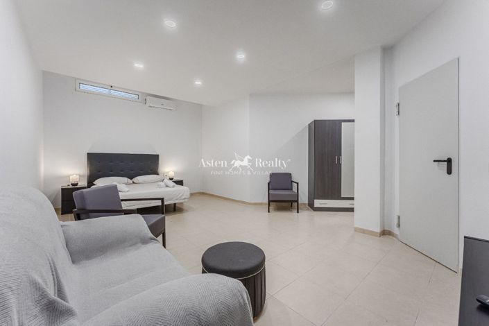 Image No.24-4 Bed House for sale