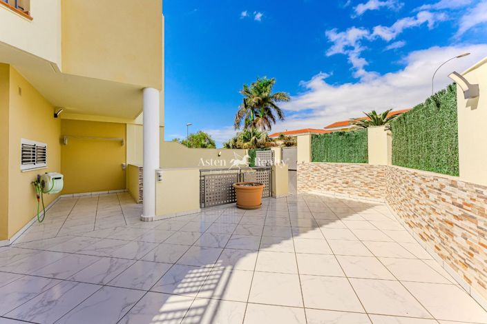 Image No.2-4 Bed House for sale