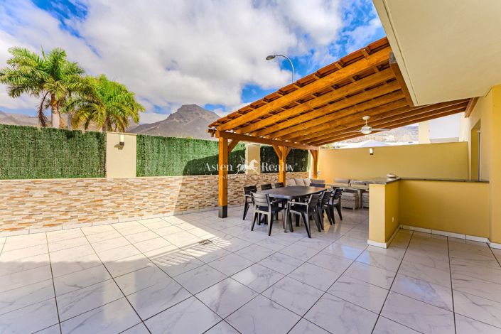 Image No.3-4 Bed House for sale