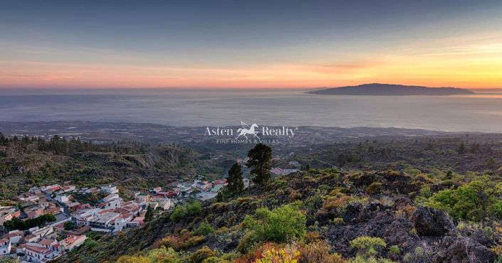 Image No.2-6 Bed House for sale