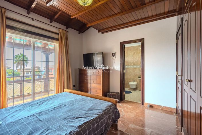 Image No.9-3 Bed House for sale