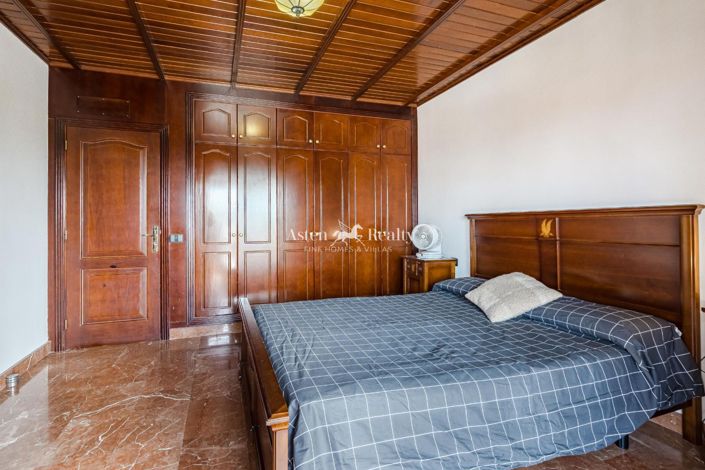 Image No.10-3 Bed House for sale