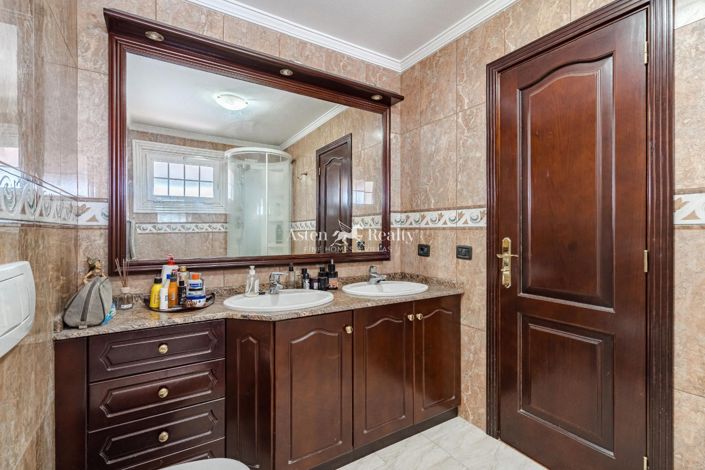 Image No.13-3 Bed House for sale