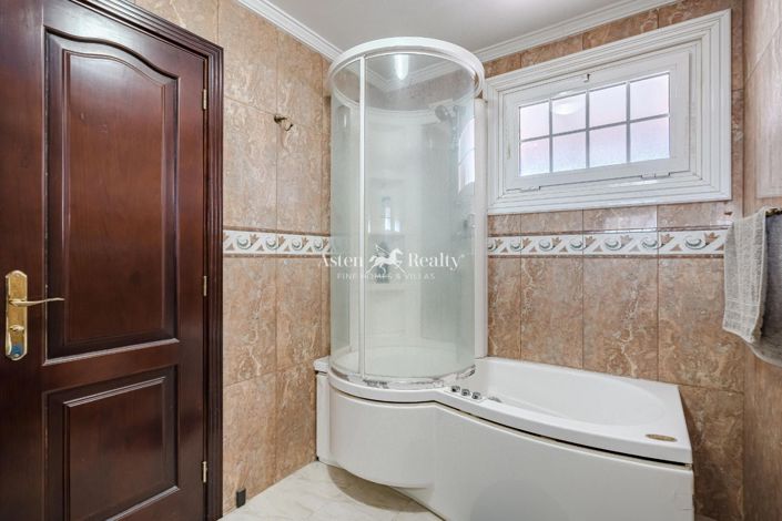 Image No.14-3 Bed House for sale