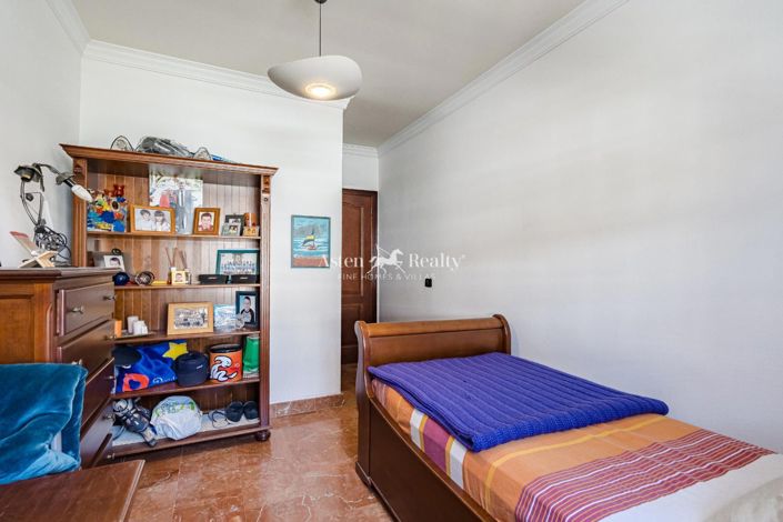 Image No.18-3 Bed House for sale