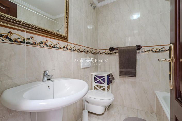 Image No.19-3 Bed House for sale