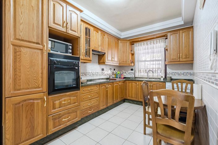 Image No.7-3 Bed House for sale