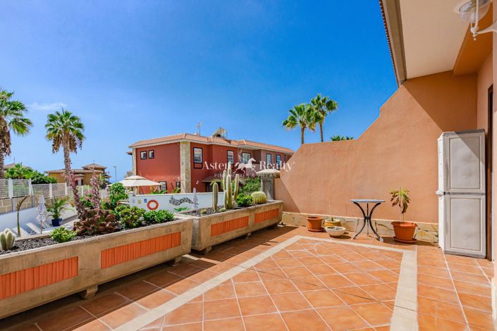 Image No.1-3 Bed House for sale