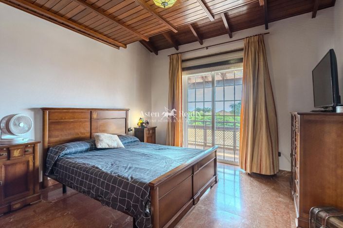 Image No.8-3 Bed House for sale