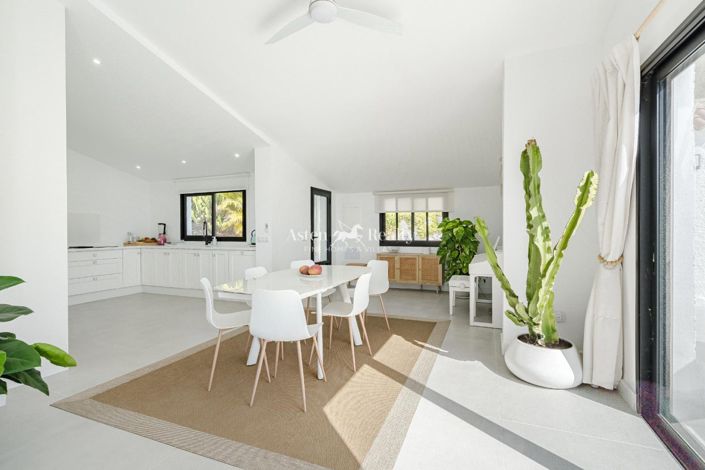 Image No.25-5 Bed Villa for sale