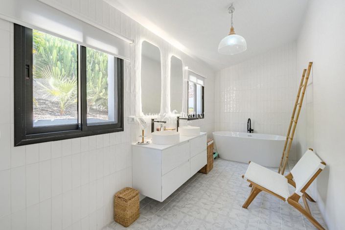 Image No.34-5 Bed Villa for sale