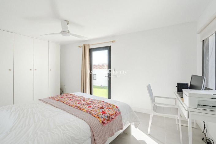 Image No.36-5 Bed Villa for sale