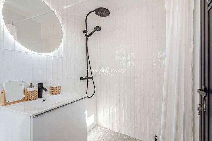 Image No.37-5 Bed Villa for sale