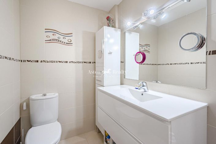 Image No.10-3 Bed House for sale