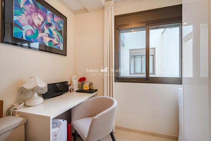 Image No.11-3 Bed House for sale