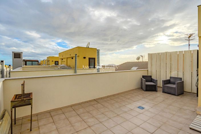 Image No.14-3 Bed House for sale