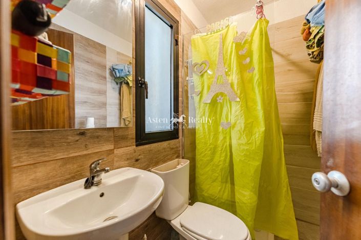 Image No.17-4 Bed House for sale