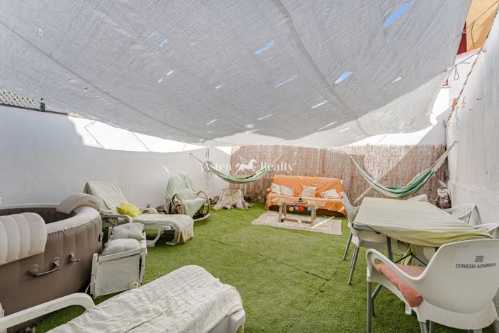 Image No.20-4 Bed House for sale