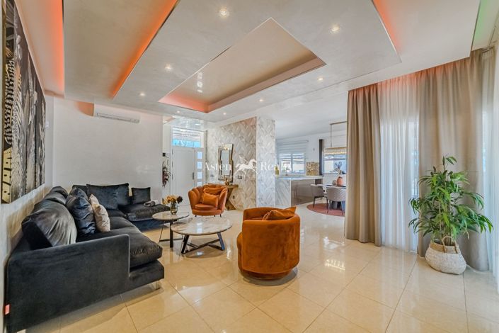 Image No.10-3 Bed Villa for sale