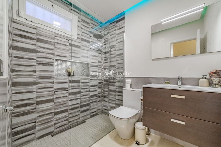 Image No.18-3 Bed Villa for sale