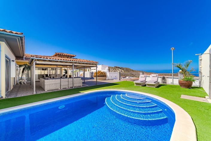 Image No.1-3 Bed Villa for sale