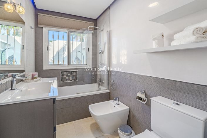 Image No.26-3 Bed Villa for sale