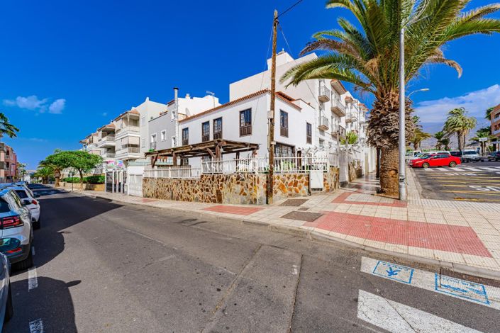 Image No.1-5 Bed House for sale