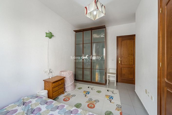 Image No.14-3 Bed House for sale