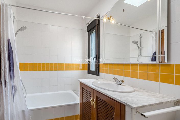 Image No.16-3 Bed House for sale