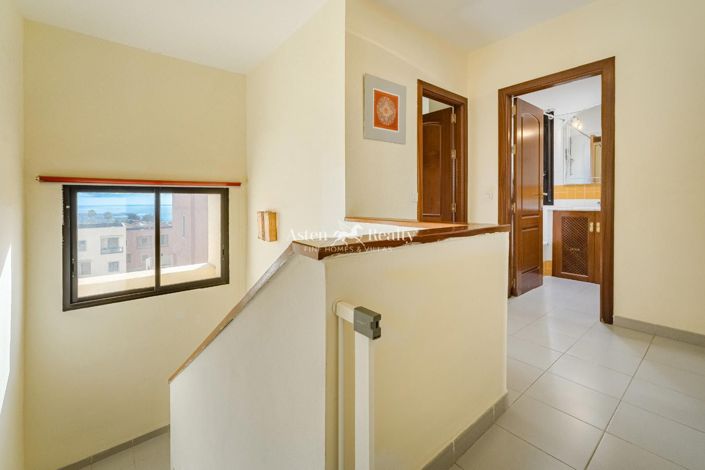 Image No.18-3 Bed House for sale