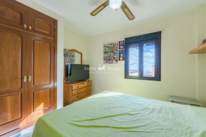 Image No.6-3 Bed House for sale