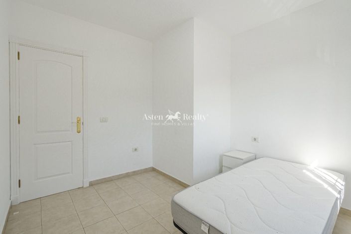 Image No.12-4 Bed House for sale