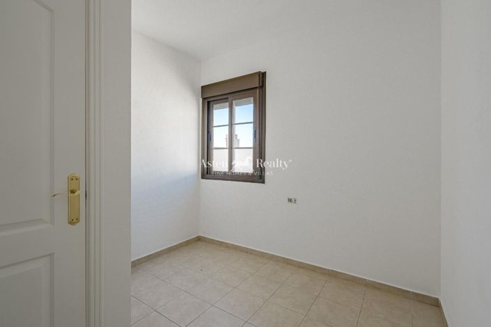 Image No.14-4 Bed House for sale