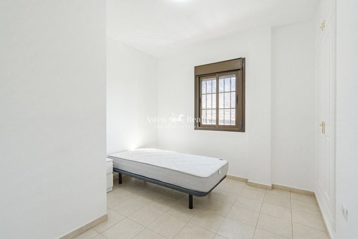 Image No.16-4 Bed House for sale