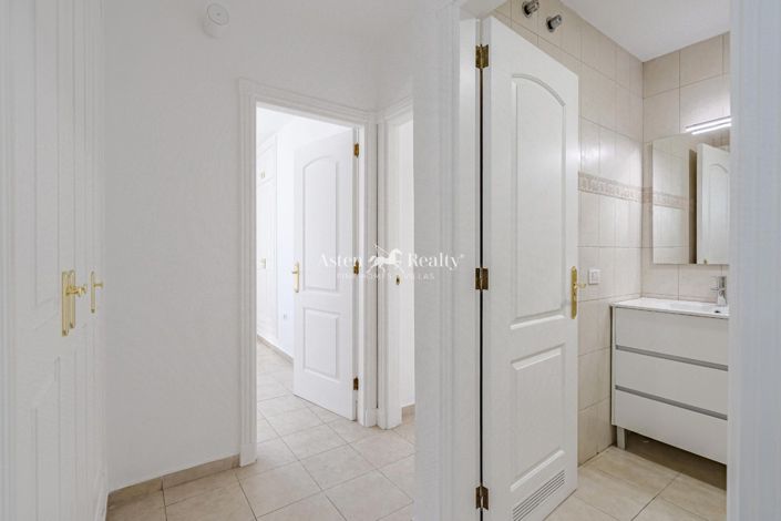 Image No.19-4 Bed House for sale