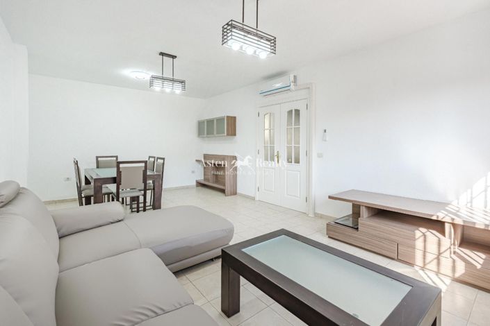 Image No.2-4 Bed House for sale