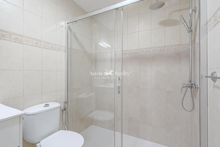 Image No.20-4 Bed House for sale