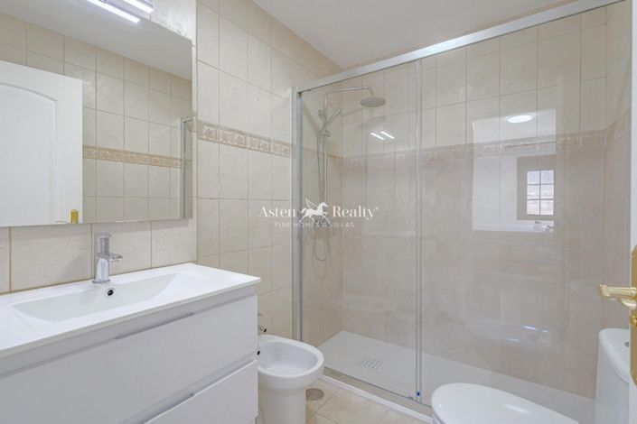 Image No.21-4 Bed House for sale