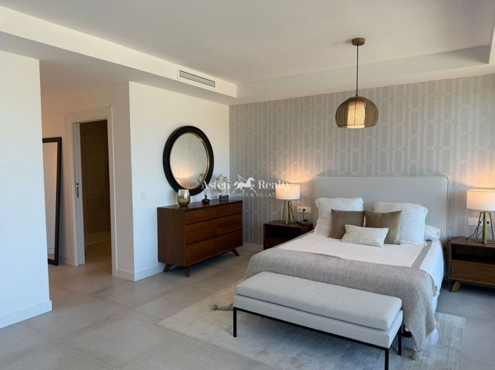 Image No.13-4 Bed House for sale